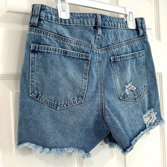 Almost Famous Women Distressed Medium Blue Wash Raw Hem Jean Denim Shorts Size 3 - Picture 6 of 10